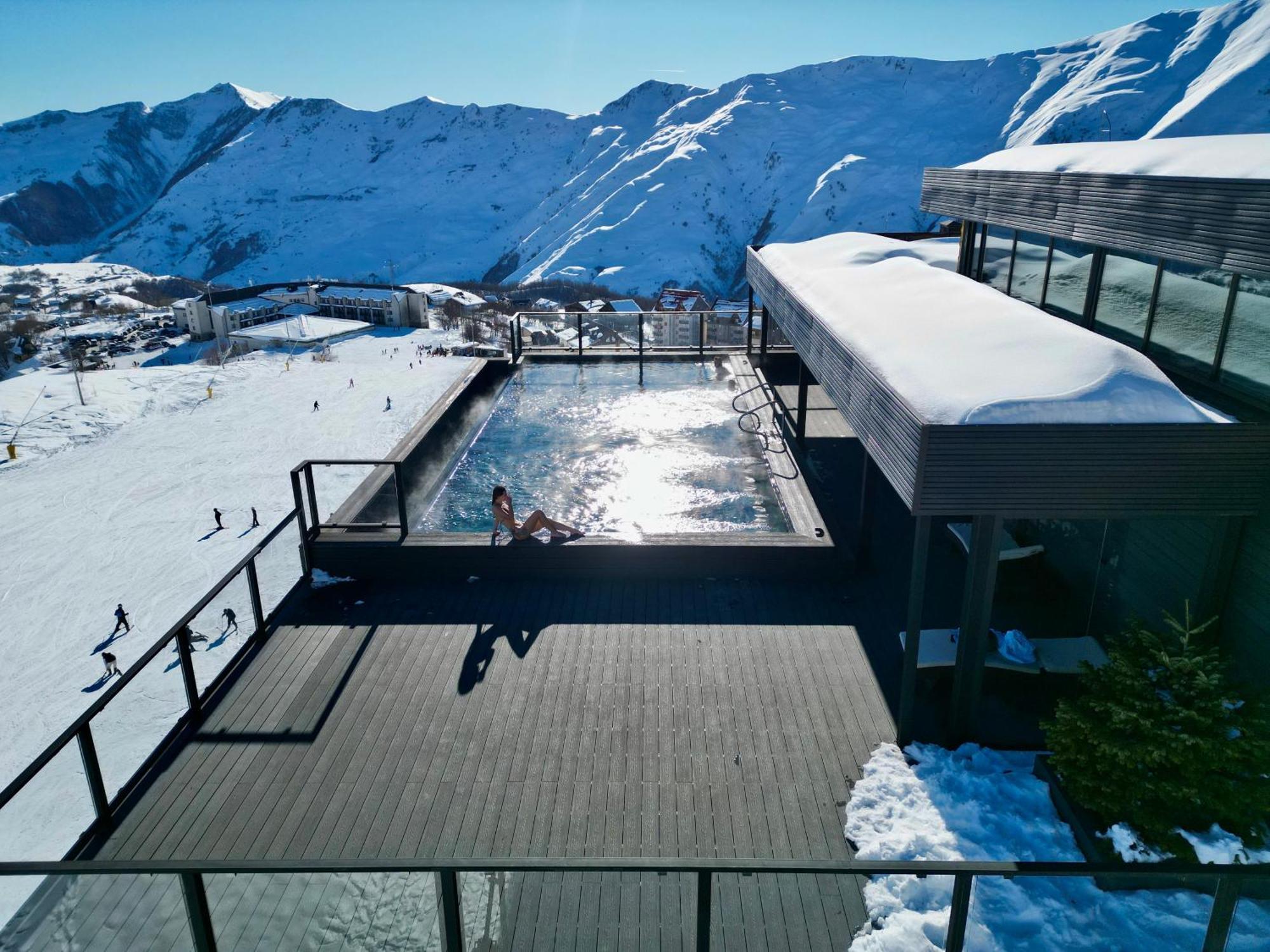Gudauri Loft Hotel Exterior photo The 7132 Summit