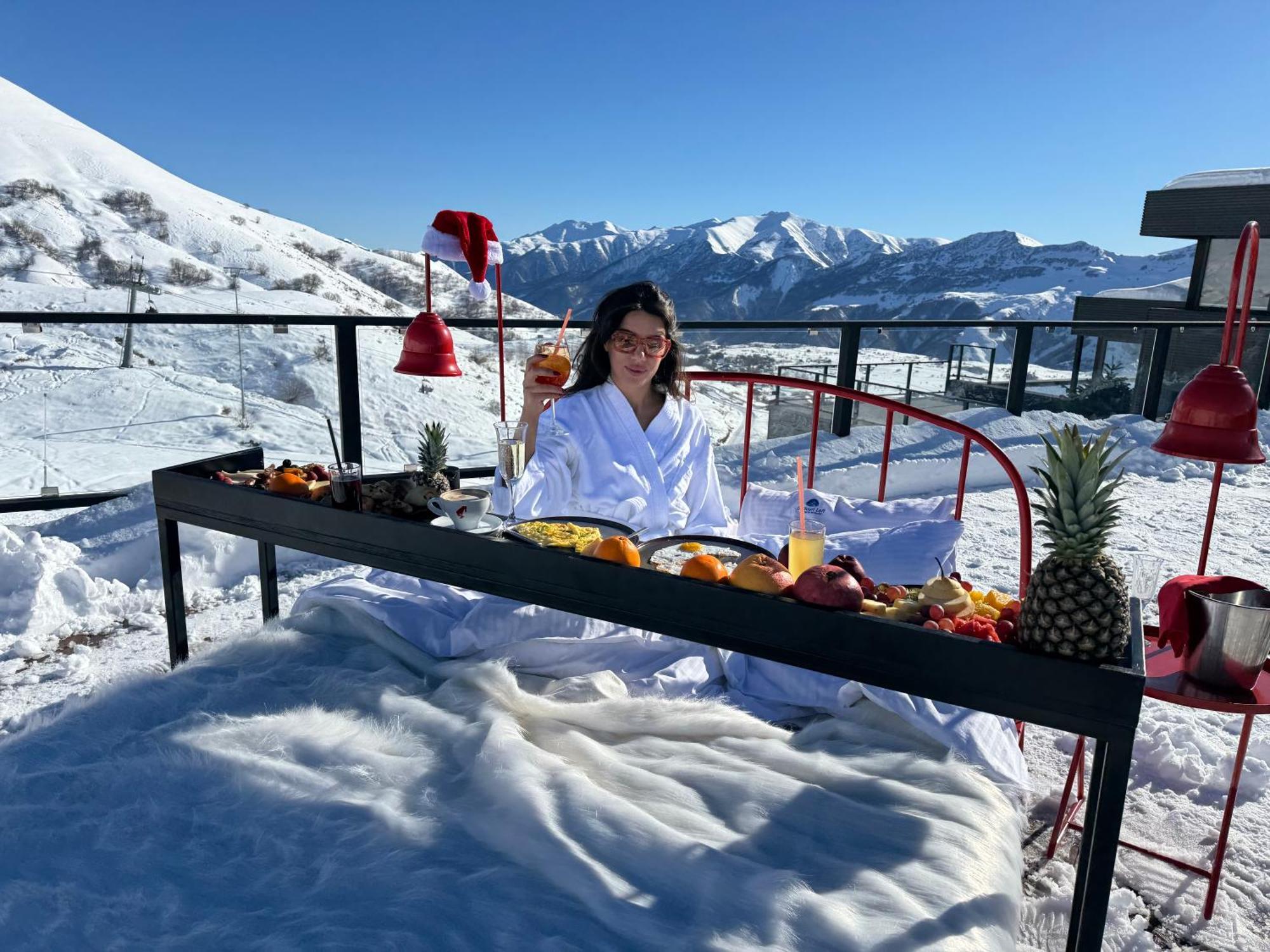 Gudauri Loft Hotel Exterior photo A woman in a bathrobe