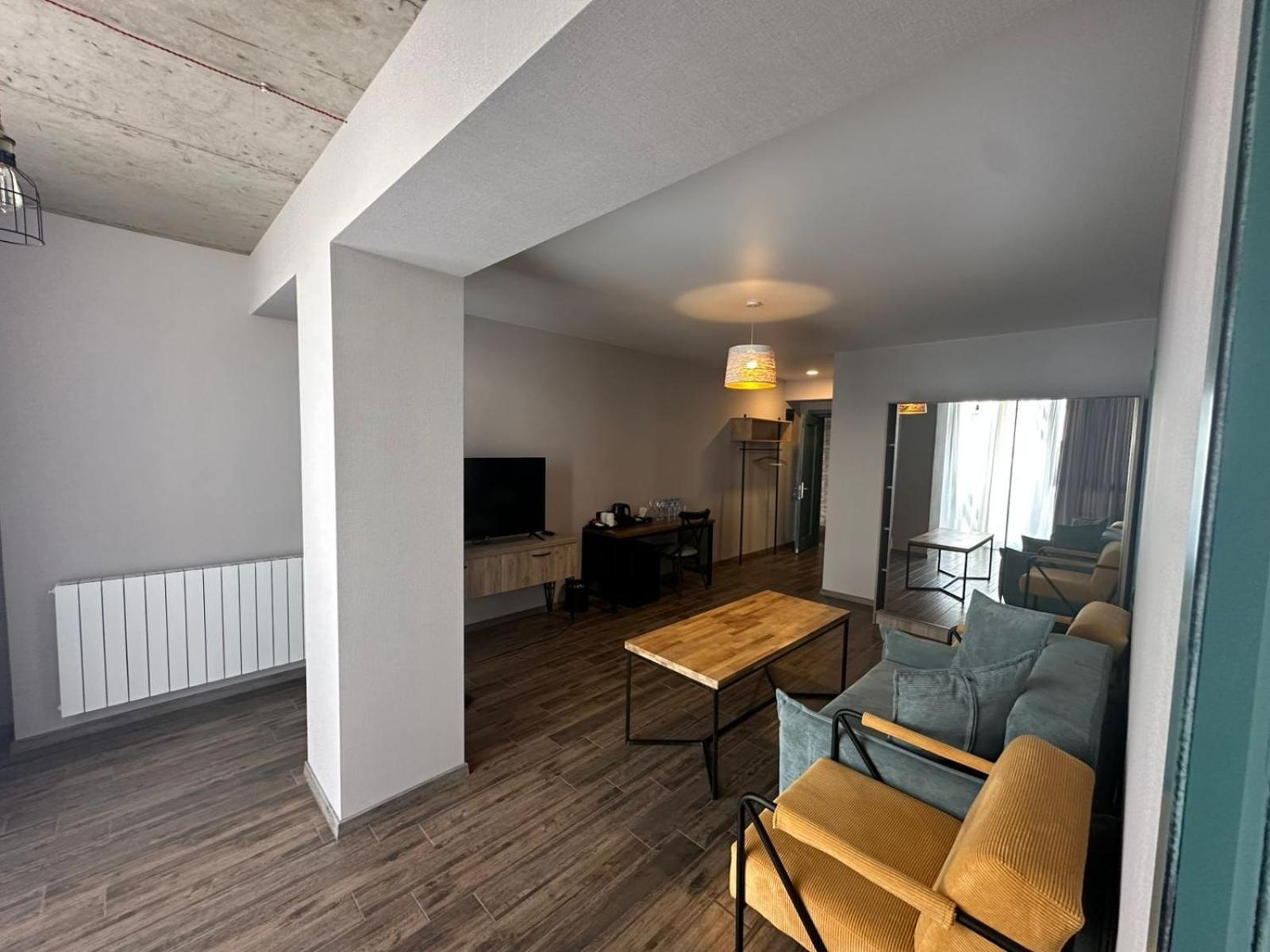 Gudauri Loft Hotel Exterior photo A living room in a modern apartment